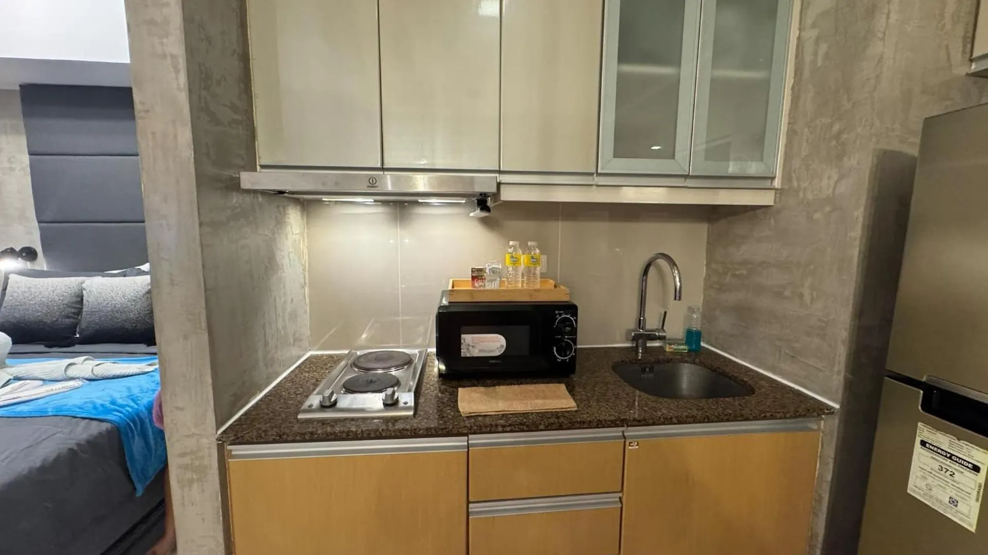 Apartment Industrial Chic Studio In Mckinley Hill Walk To Venice Mall Manila