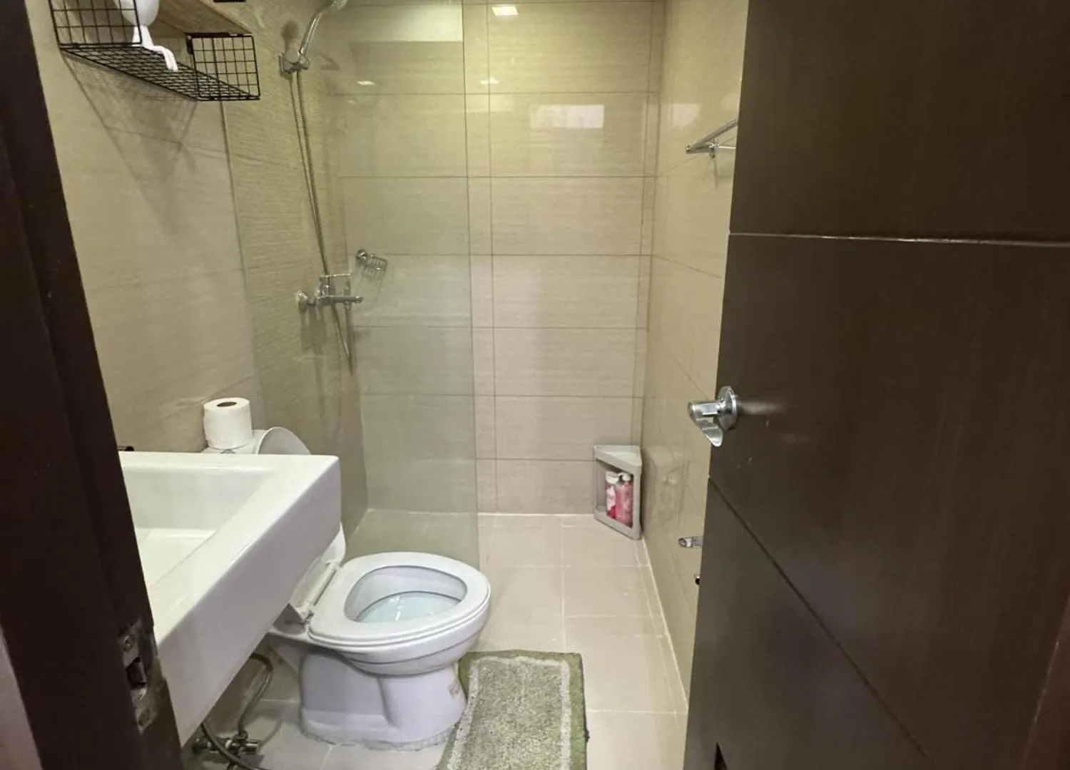Apartment Industrial Chic Studio In Mckinley Hill Walk To Venice Mall Manila