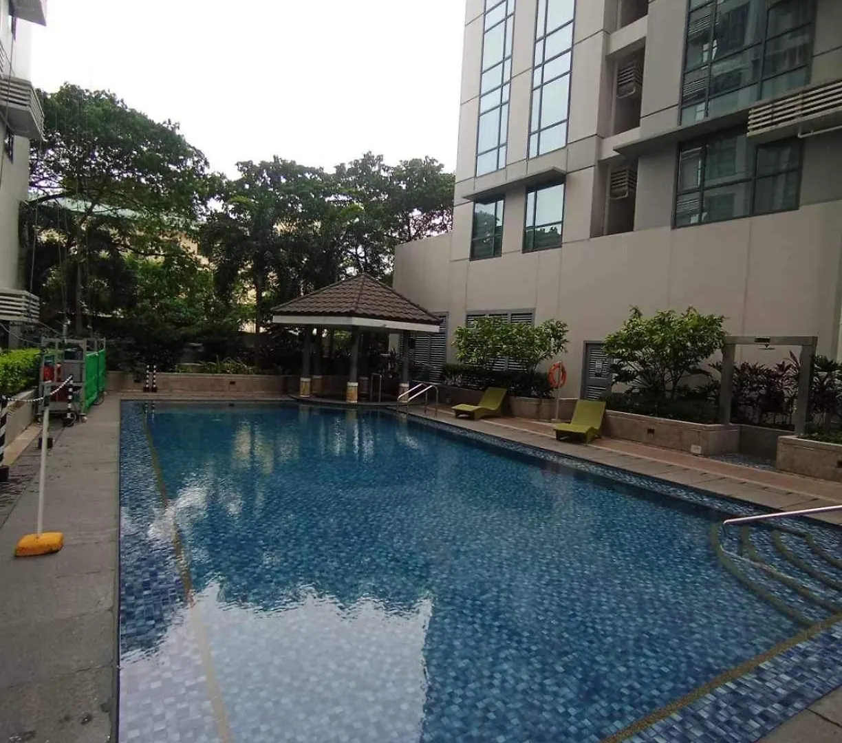 Apartment Industrial Chic Studio In Mckinley Hill Walk To Venice Mall Manila