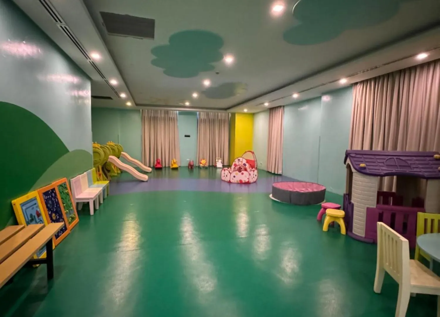 Apartment Industrial Chic Studio In Mckinley Hill Walk To Venice Mall Manila