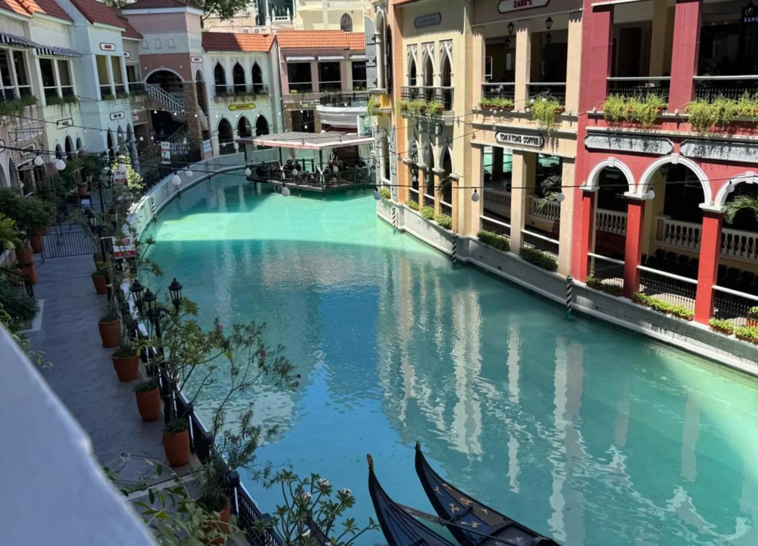 Industrial Chic Studio In Mckinley Hill Walk To Venice Mall Manila