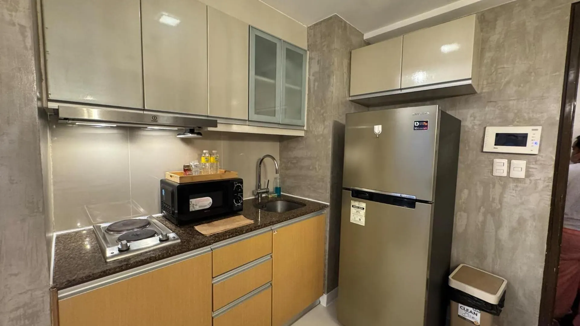 Industrial Chic Studio In Mckinley Hill Walk To Venice Mall Manila 0*,