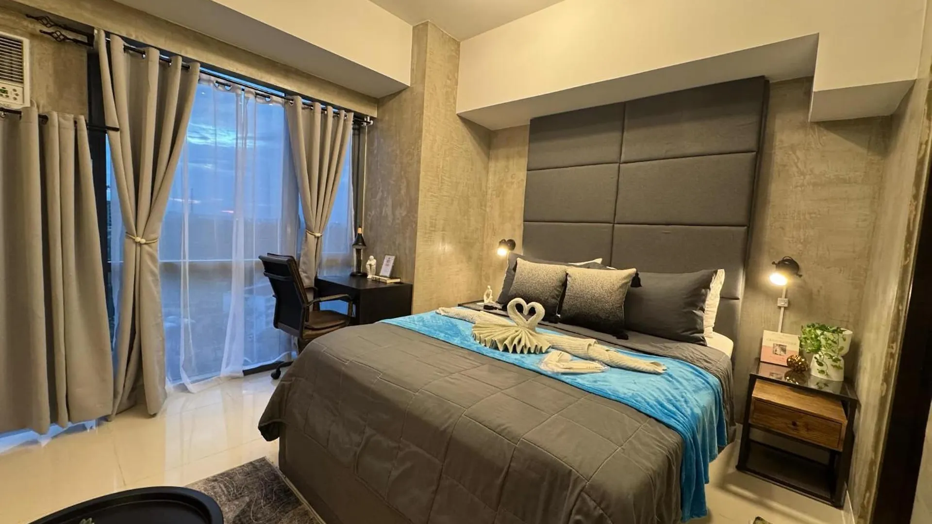 Industrial Chic Studio In Mckinley Hill Walk To Venice Mall Manila Apartment