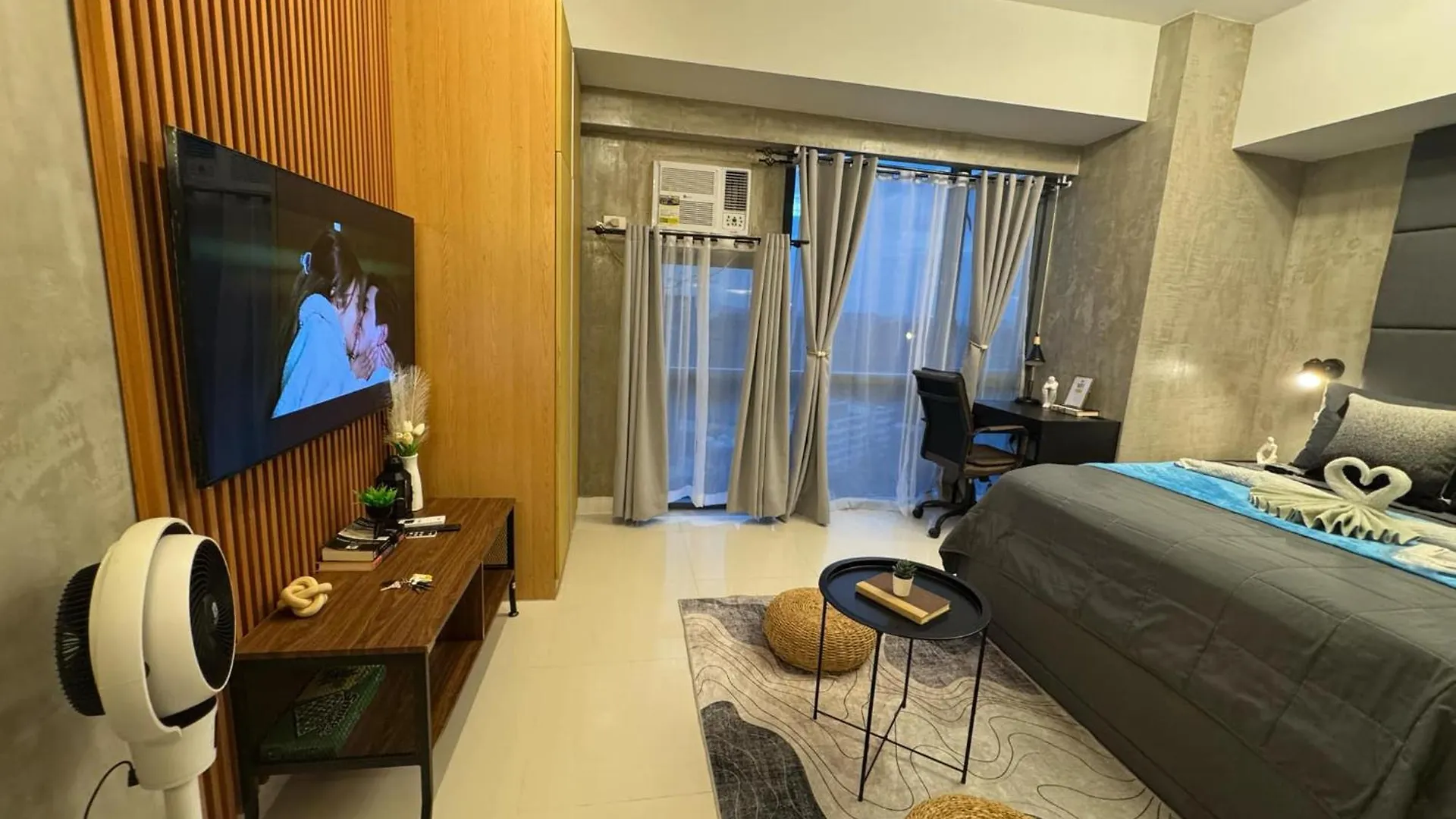Industrial Chic Studio In Mckinley Hill Walk To Venice Mall Manila Philippines