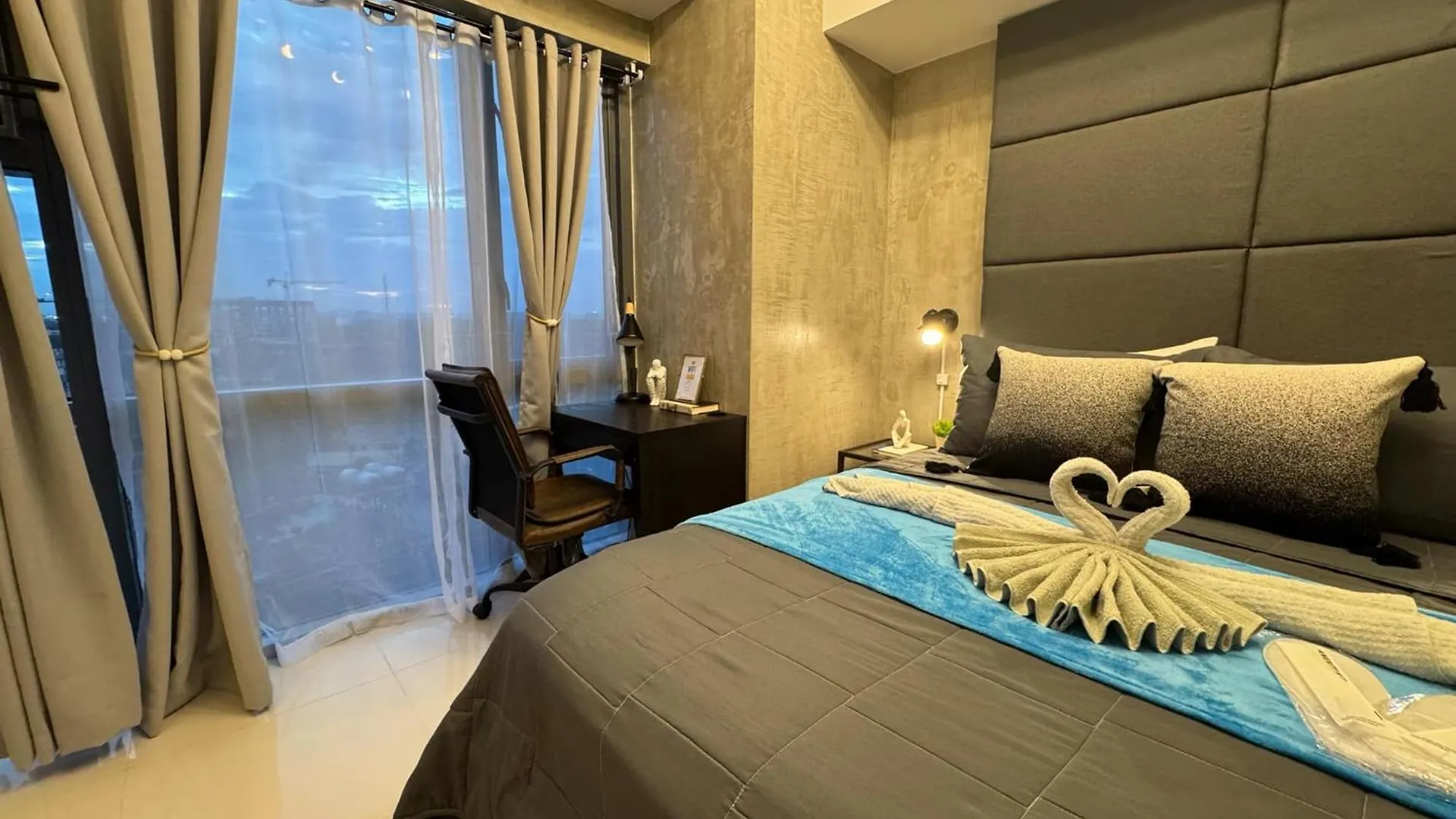 Industrial Chic Studio In Mckinley Hill Walk To Venice Mall Manila 0*,  Philippines