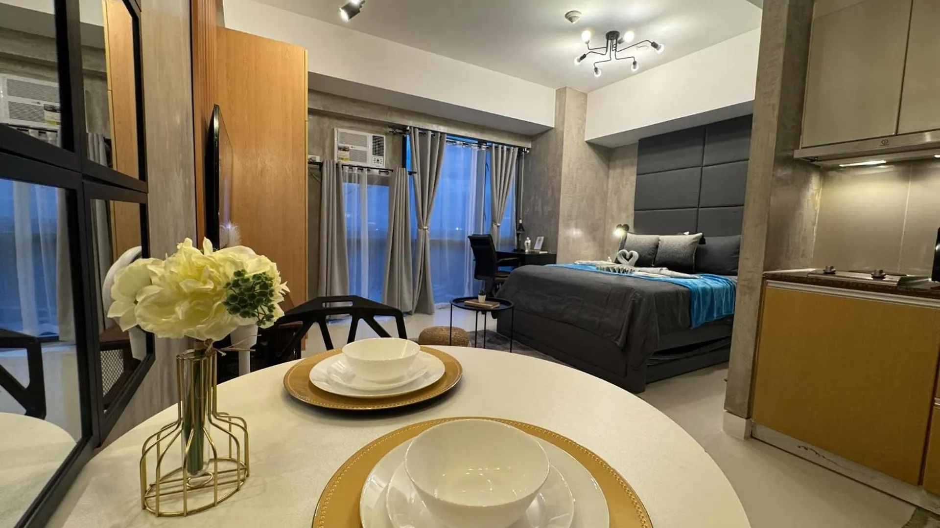 Industrial Chic Studio In Mckinley Hill Walk To Venice Mall Manila Apartment